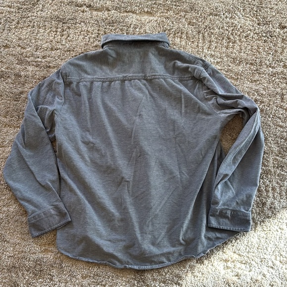 🍍Kenneth Cole causal button down 🍍Sz L🍍Pit to pit 21”🍍Length 25”🍍 - Picture 4 of 4